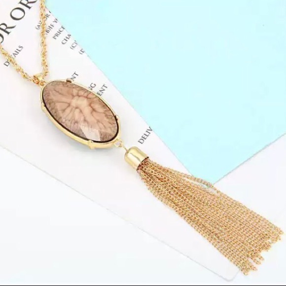 NEW!๐๐GREEN & CHAMPAGNE ๐พ GOLD TASSEL NECKLACE! - Picture 5 of 6